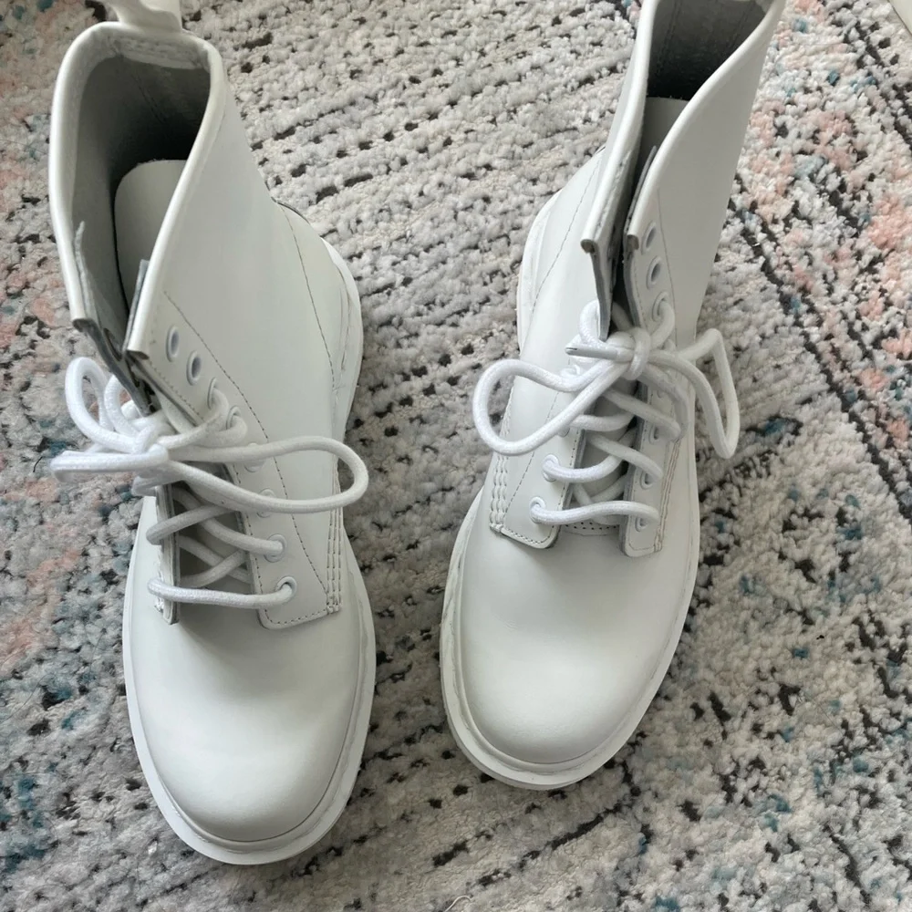 ✨SOLD✨ DOC MARTENS 1460 monochrome WHITE EDITION NEW - Picture 3 of 4